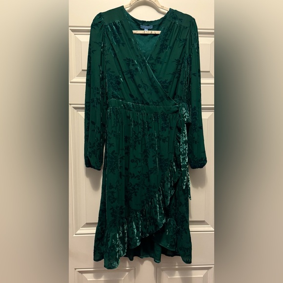 Draper James Velvet Burnout Wrap Dress M NWOT - Picture 5 of 16
